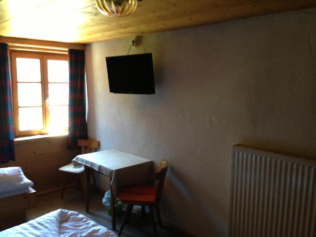 Gasthaus Sonne Tarrenz Ruang foto