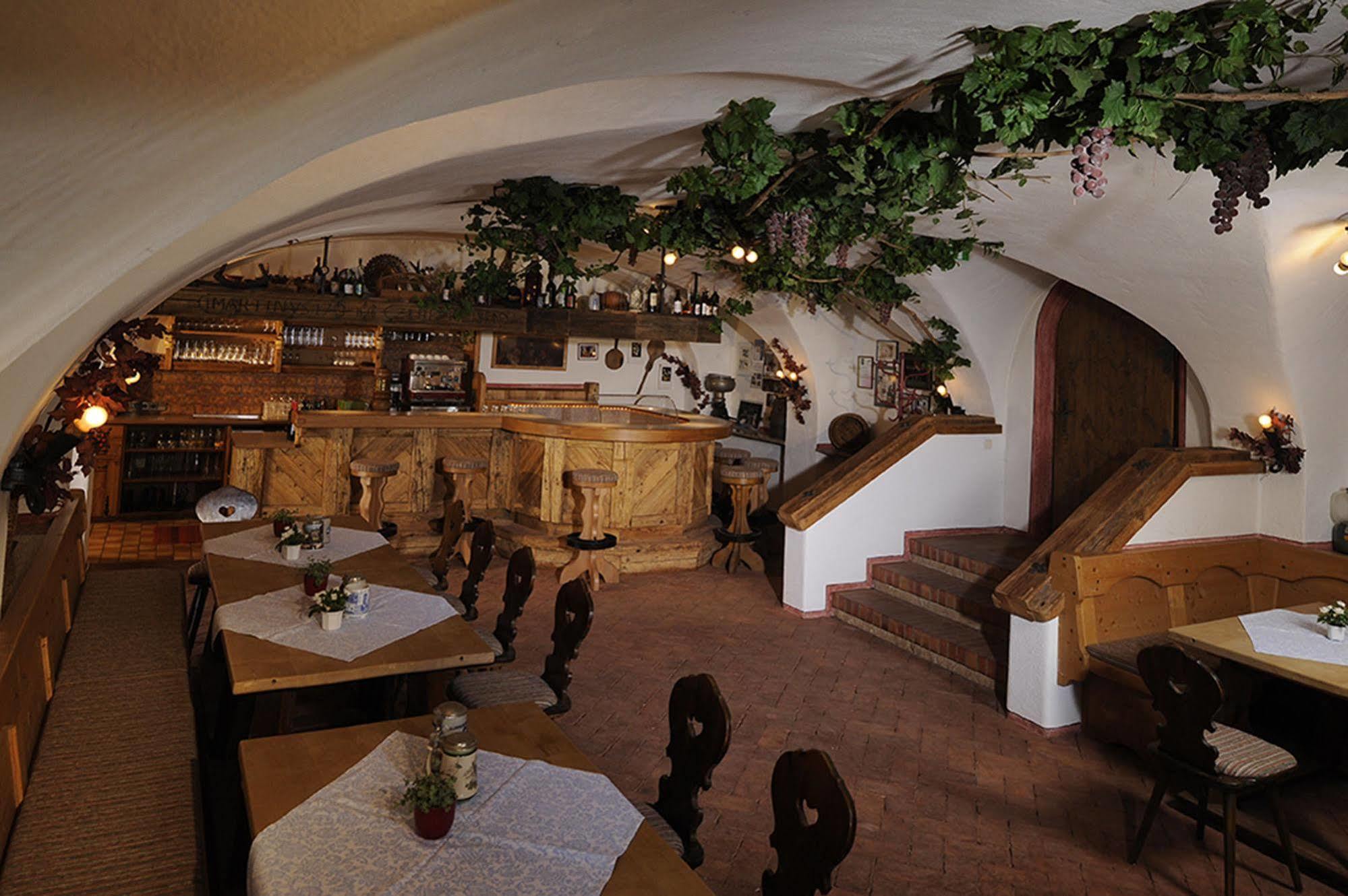 Gasthaus Sonne Tarrenz Bagian luar foto